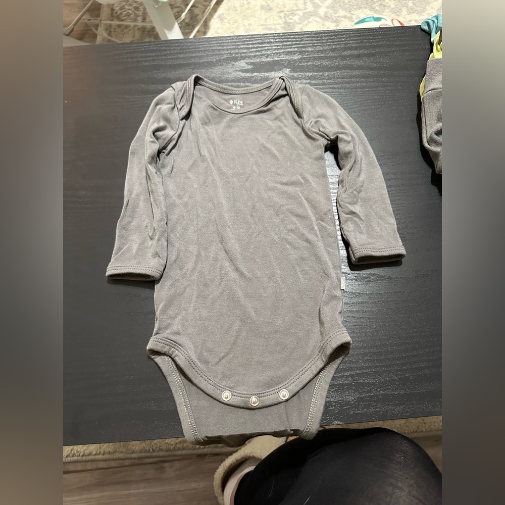 kyte baby charcoal long sleeve bodysuit 6-12